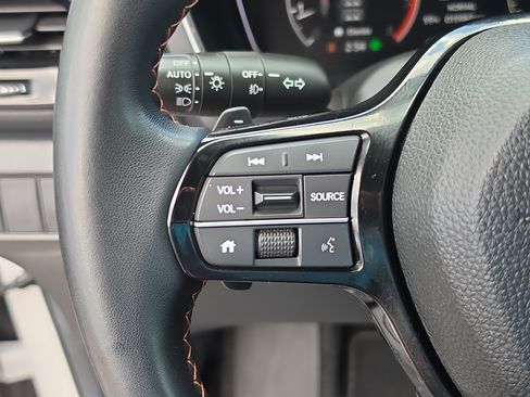 Used 2025 Honda Pilot Sport image 31
