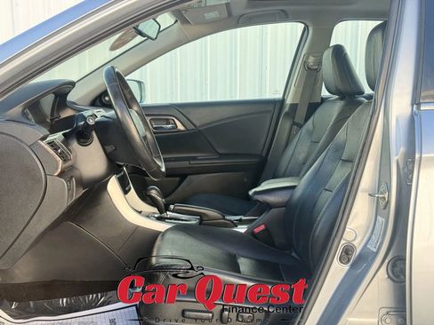 Used 2017 Honda Accord Touring image 9