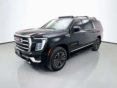 Used 2025 GMC Yukon XL Elevation w/ Elevation Premium Package image 3