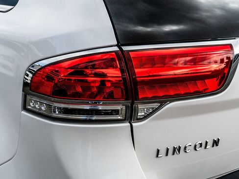 Used 2012 Lincoln MKX AWD image 8