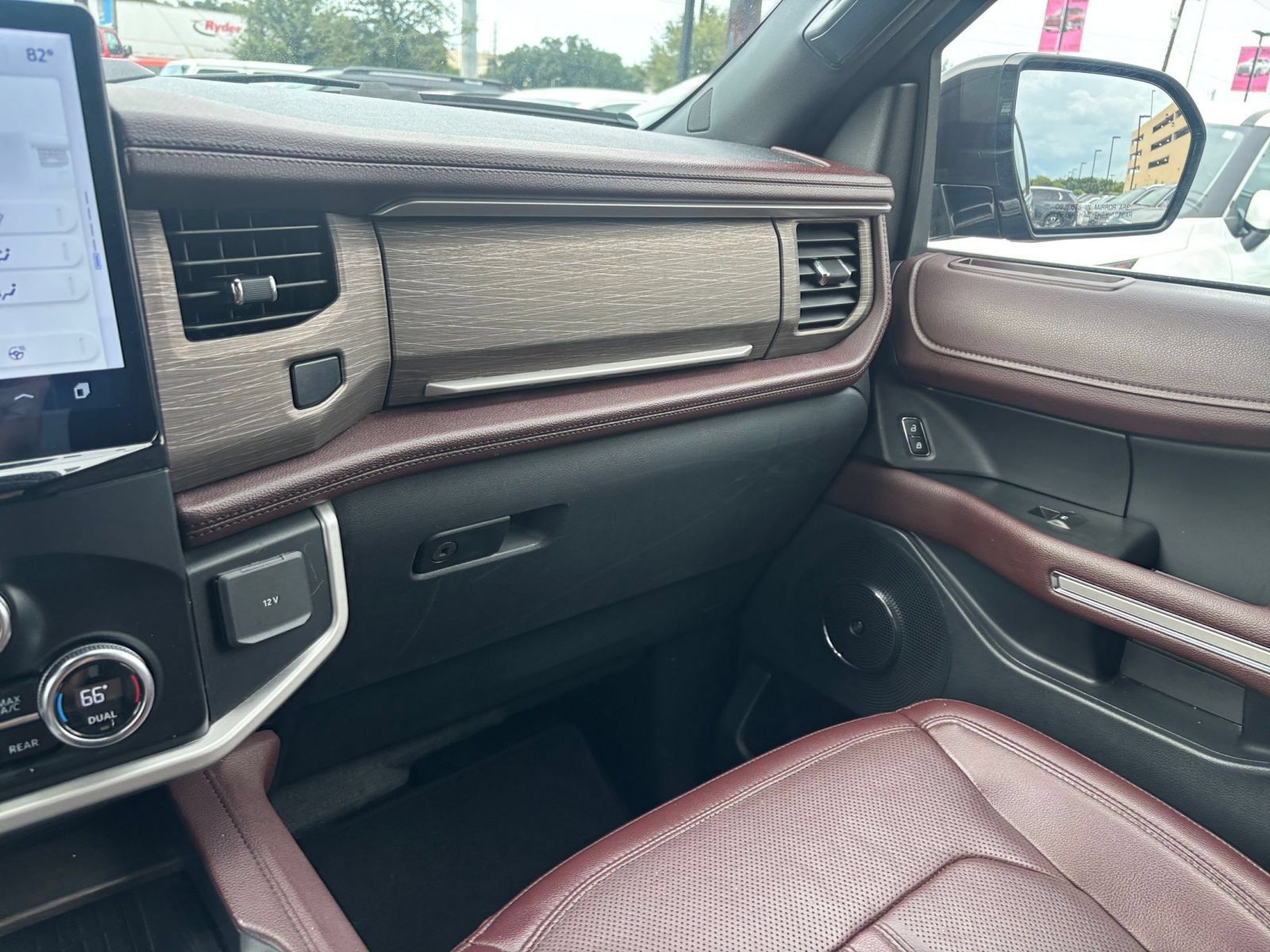 Used 2024 Ford Expedition Limited AWD/4WD image 39