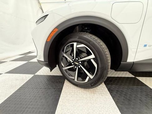New 2026 Chevrolet Equinox EV LT image 9