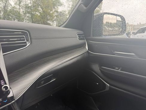 Used 2024 Jeep Wagoneer Series III AWD/4WD image 26