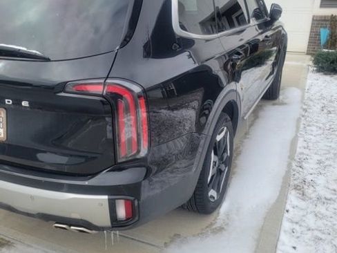 Used 2023 Kia Telluride EX w/ EX Captain's Chair Package image 6