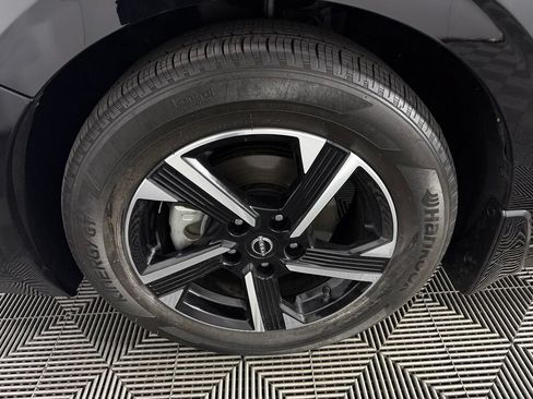 Used 2025 Nissan Sentra SV FWD image 12