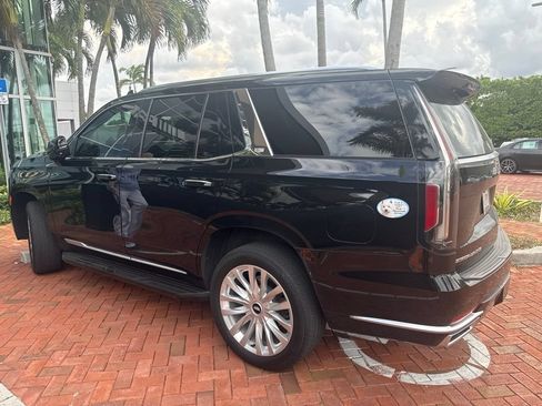 Used 2024 Cadillac Escalade Luxury RWD image 8