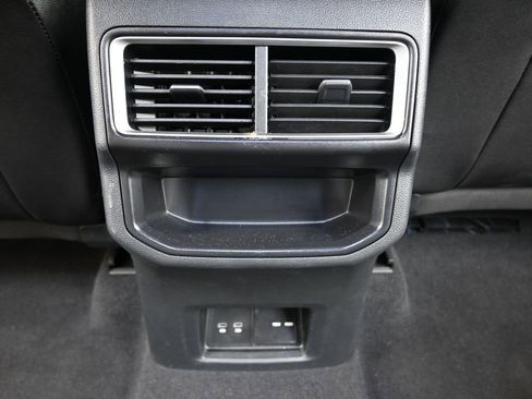 Used 2025 Volkswagen Atlas Cross Sport SE image 17