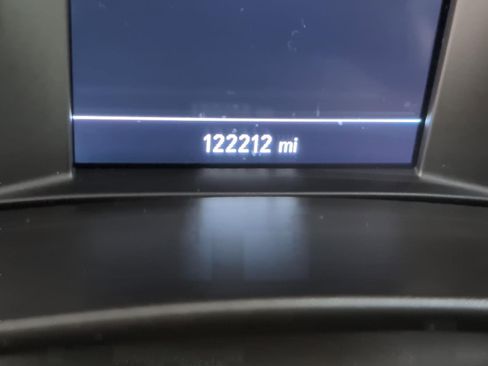 Used 2018 Chevrolet Equinox LT FWD image 2