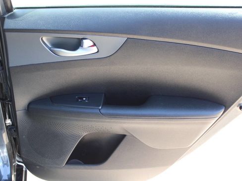 Used 2020 Kia Forte LXS FWD image 9