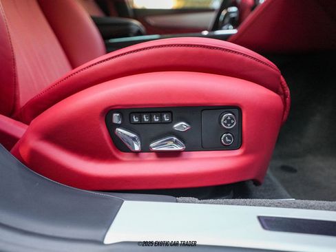 Used 2022 Bentley Flying Spur V8 image 48