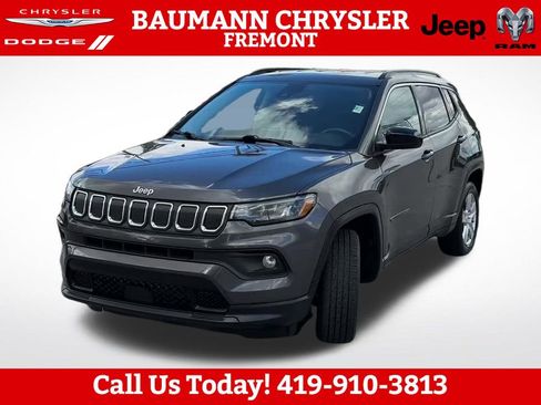 Used 2022 Jeep Compass Latitude w/ Convenience Group AWD/4WD image 2