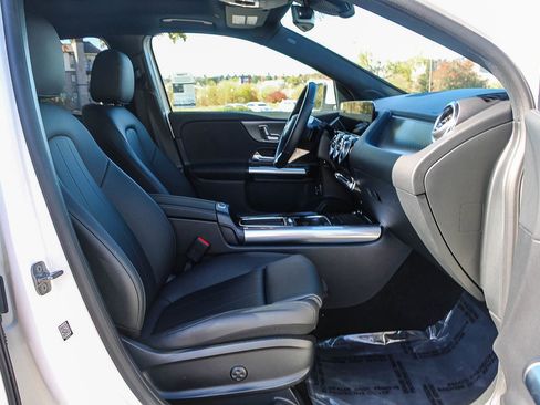 Certified 2025 Mercedes-Benz GLA 250 4MATIC image 16