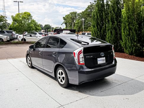 Used 2012 Toyota Prius Four w/ Deluxe Solar Roof Pkg FWD image 9