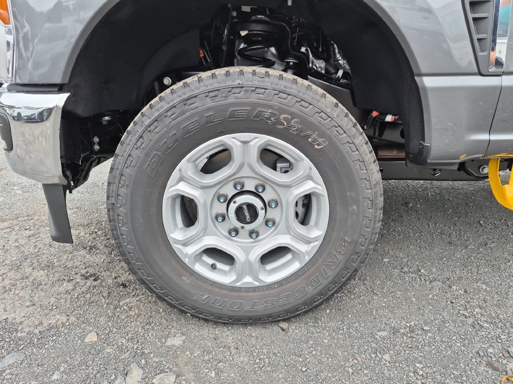 New 2026 Ford F350 XLT w/ FX4 Off-Road Package AWD/4WD image 12