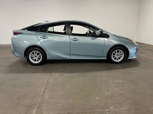 Used 2017 Toyota Prius Four w/ Advanced Technology Package FWD image 2