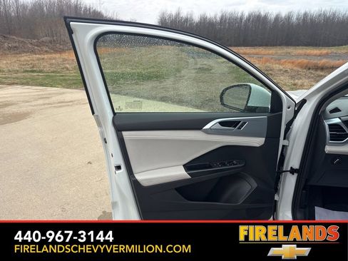 Used 2025 Volkswagen Taos SE AWD/4WD image 13