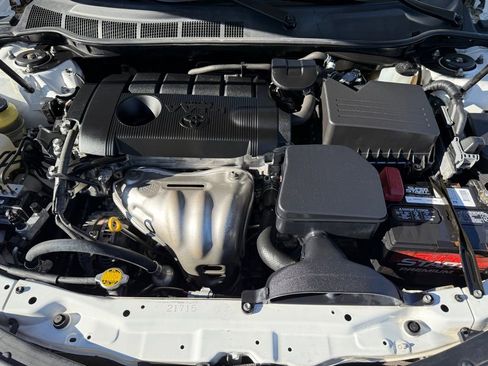 Used 2010 Toyota Camry image 7