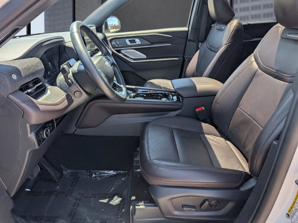 Certified 2025 Ford Explorer Platinum RWD image 27