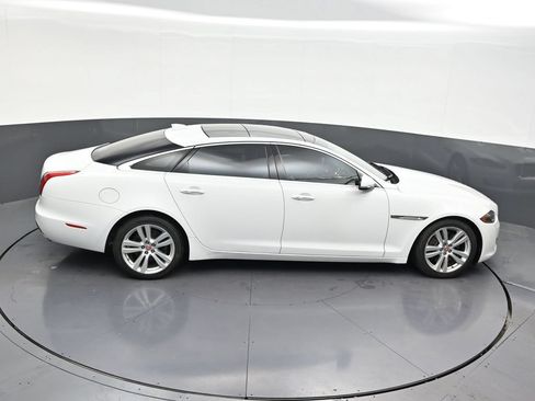 Used 2016 Jaguar XJ L Portfolio RWD image 20