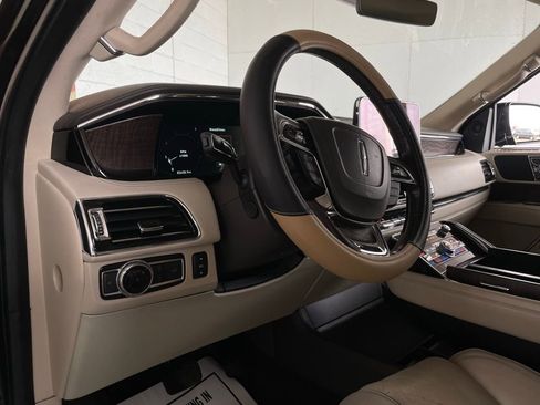 Used 2018 Lincoln Navigator Select w/ Technology Package image 18