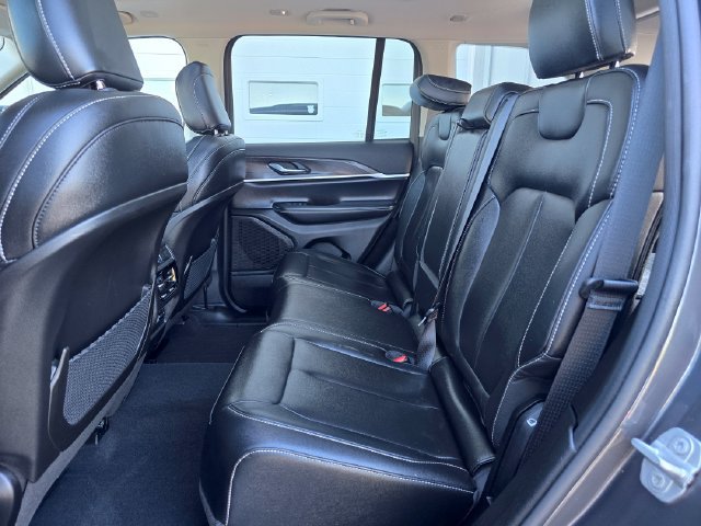 Used 2024 Jeep Grand Cherokee Limited AWD/4WD image 15