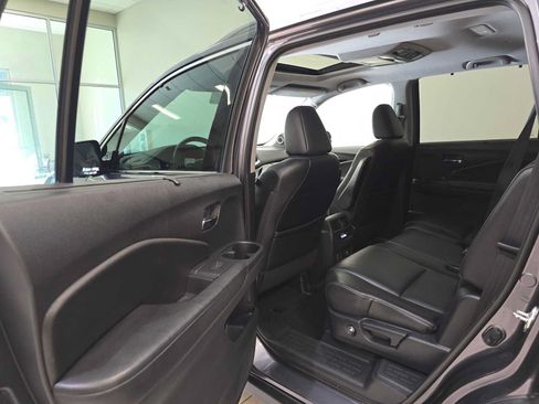 Used 2017 Honda Pilot Touring image 25