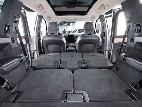 Certified 2025 Volvo XC90 B6 Plus image 32