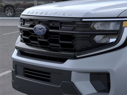 New 2025 Ford Expedition Active image 17