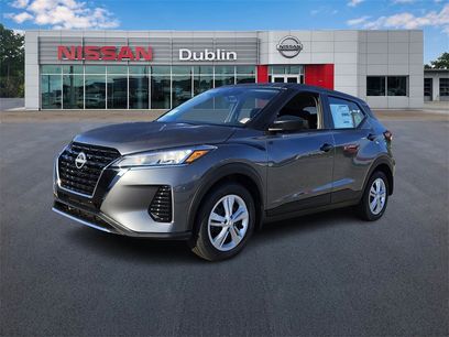 New 2025 Nissan Kicks Play S