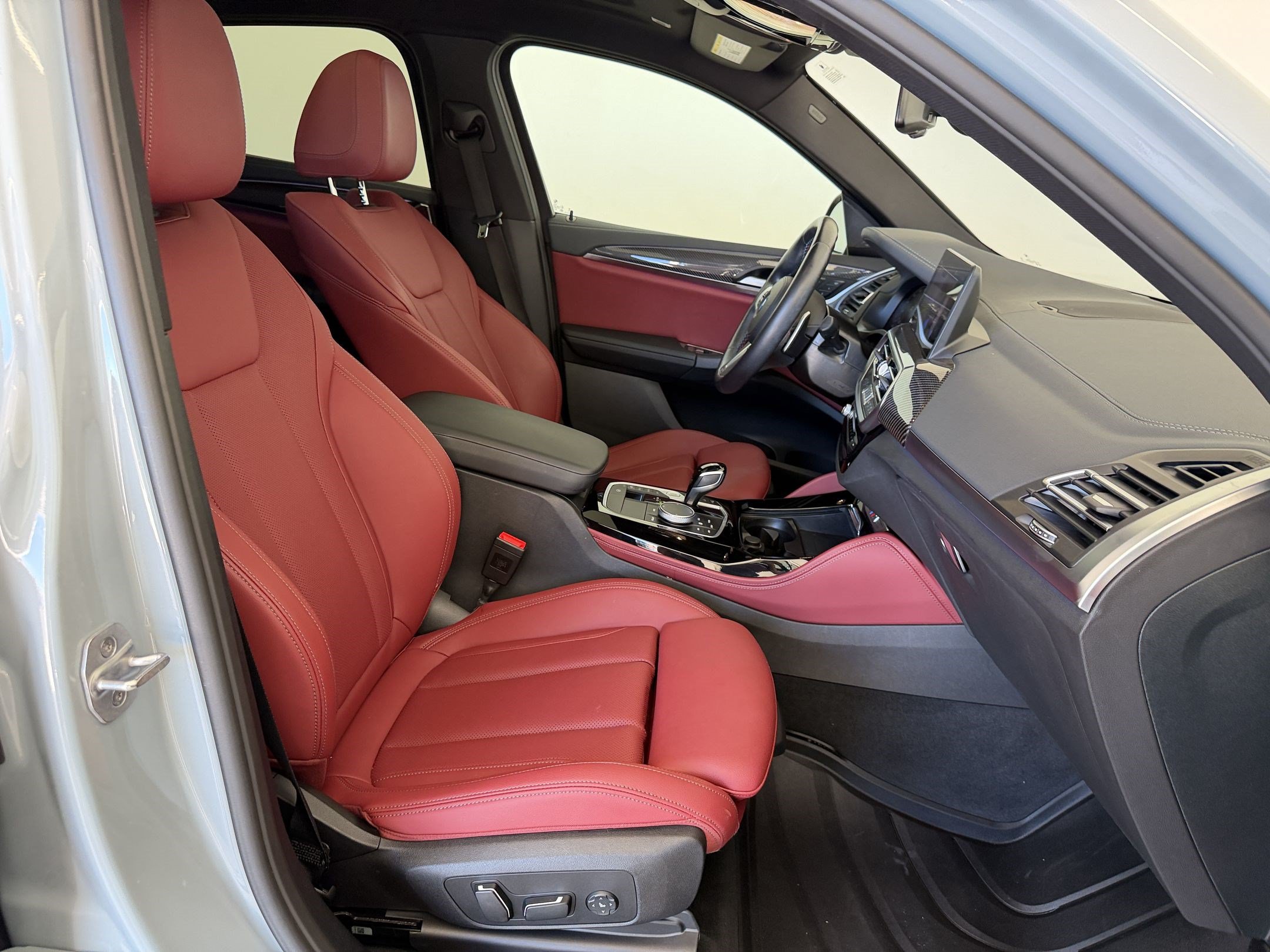Certified 2024 BMW X4 M40i w/ Premium Package AWD/4WD image 25