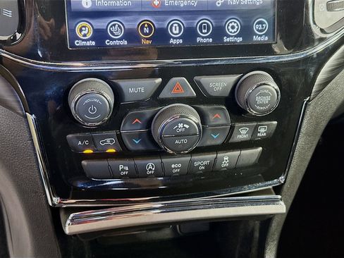 Used 2022 Jeep Grand Cherokee Laredo X AWD/4WD image 16