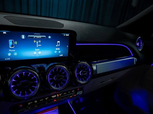 New 2025 Mercedes-Benz GLB 250 image 18