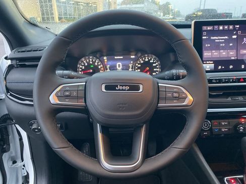 New 2026 Jeep Compass Latitude image 15