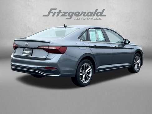 Used 2024 Volkswagen Jetta SE image 7