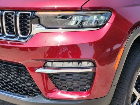 Certified 2025 Jeep Grand Cherokee Limited AWD/4WD image 8