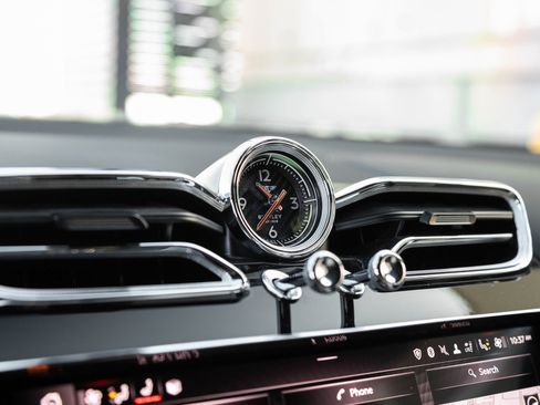 Used 2021 Bentley Bentayga image 22