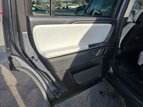 Used 2023 Rivian R1S Launch Edition image 21