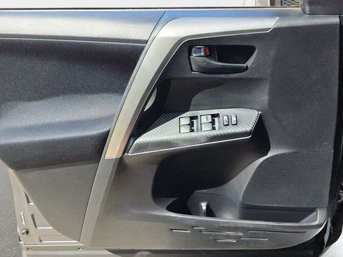 Used 2013 Toyota RAV4 XLE FWD image 21