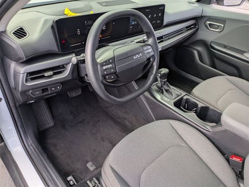 Used 2025 Kia K4 LXS image 17