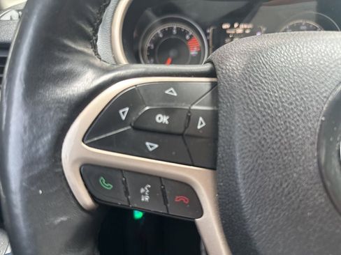 Used 2016 Jeep Cherokee Latitude w/ Cold Weather Group AWD/4WD image 15