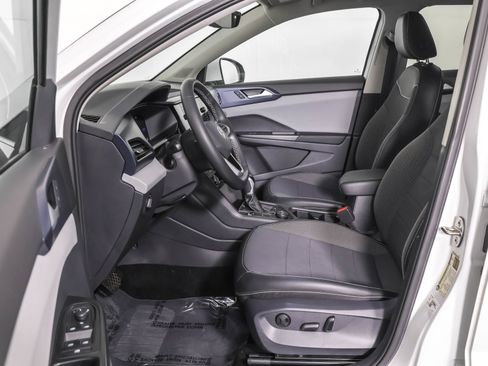 Used 2023 Volkswagen Taos SE w/ Panoramic Sunroof Package AWD/4WD image 7
