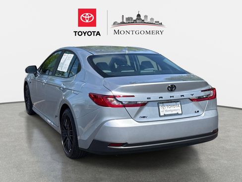 Used 2025 Toyota Camry LE image 5