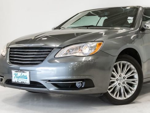 Used 2011 Chrysler 200 Limited FWD image 2