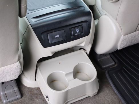 Used 2017 Toyota Sienna XLE Premium image 32