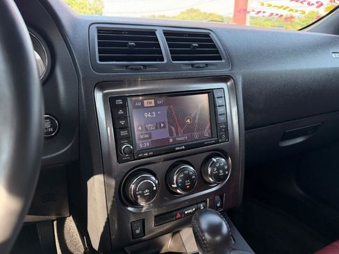 Used 2014 Dodge Challenger SXT RWD image 5