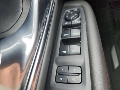 Used 2024 GMC Yukon XL AT4 w/ AT4 Premium Plus Package AWD/4WD image 23