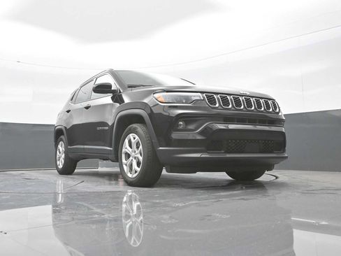 Used 2024 Jeep Compass Latitude AWD/4WD image 35