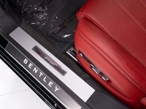 Used 2025 Bentley Flying Spur Plug-In Hybrid AWD/4WD image 12