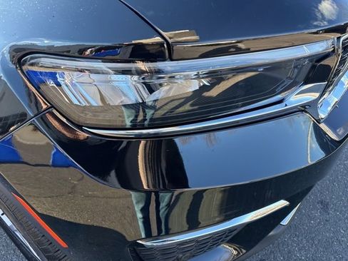 Used 2022 Jeep Grand Cherokee Limited w/ Luxury Tech Group II image 29