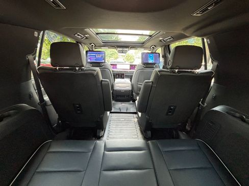 Used 2025 Cadillac Escalade ESV Premium Luxury w/ LPO, Radiant Package AWD/4WD image 37
